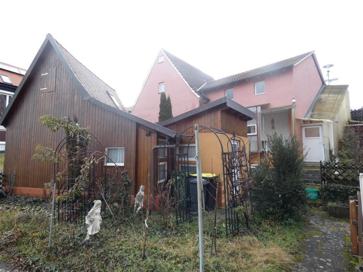 Sommerhaus und Nebengebäude