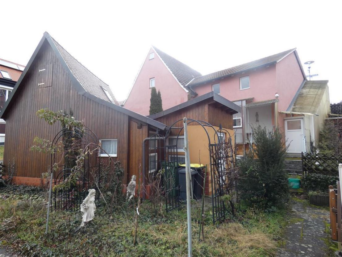 Sommerhaus und Nebengebäude