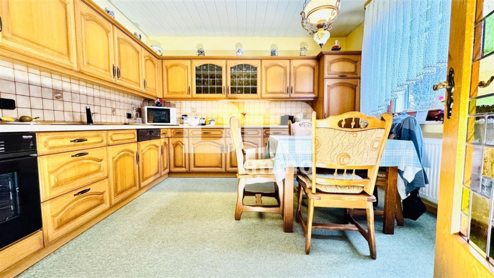 EG Küche mit Einbauküche