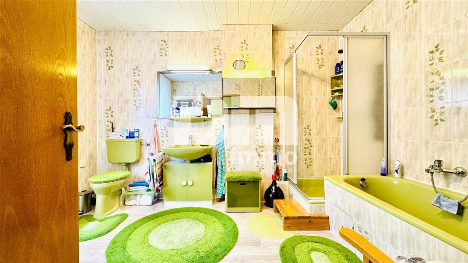 EG Bad / Wanne + Dusche