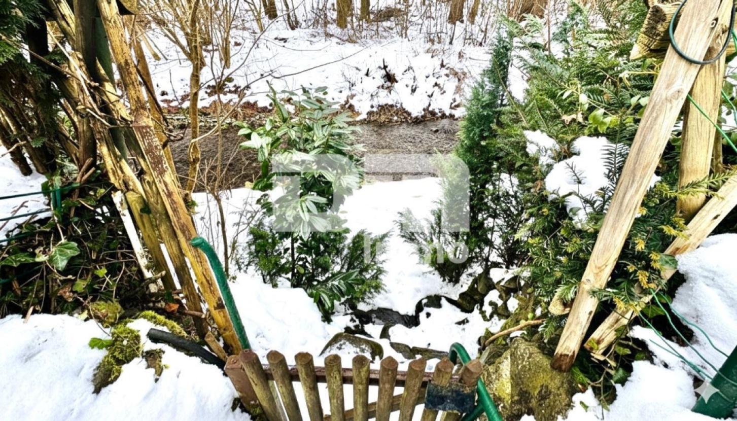 Bachlauf hinter dem Garten