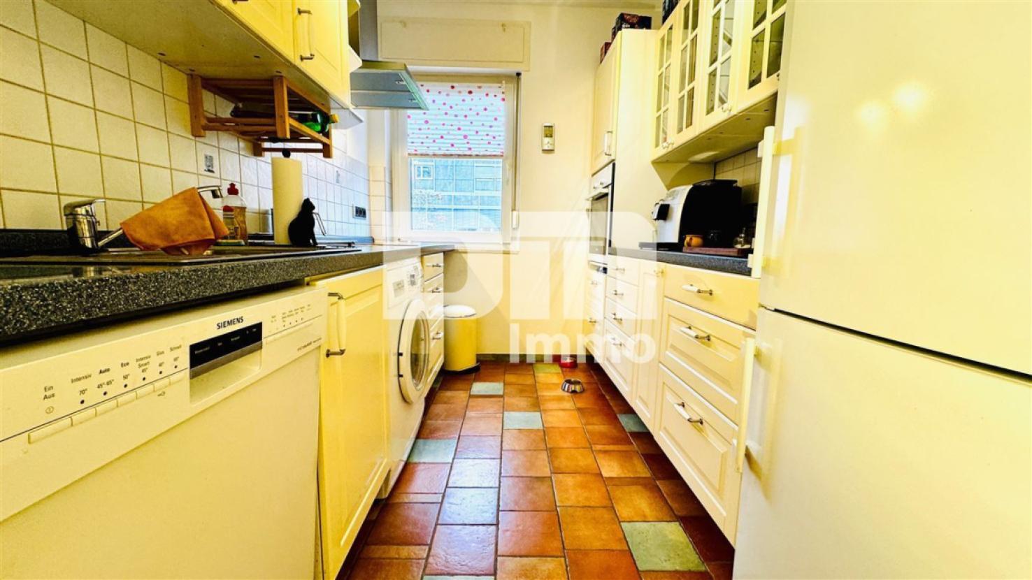 Küche mit Einbauküche