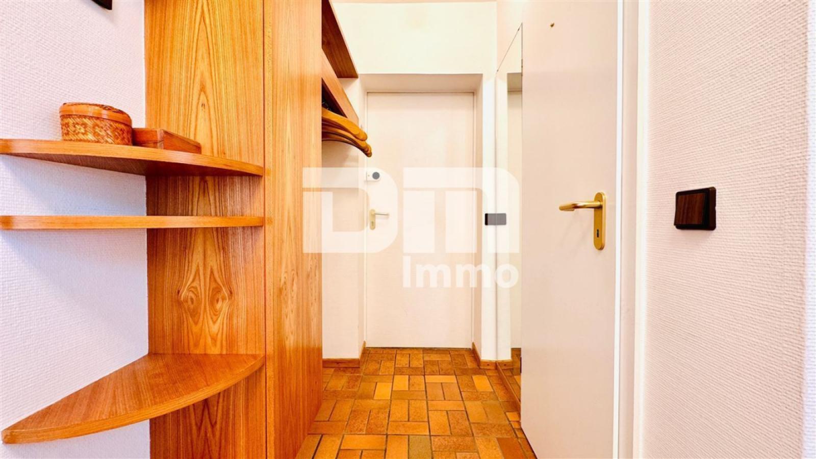 Flur / Dielenbereich 1 / Garderobe / Zugang Garage