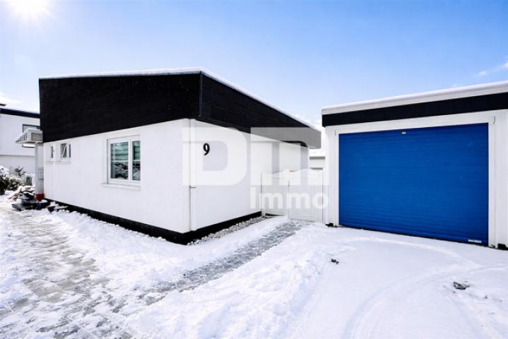 Frontansicht / Garage / Stellplätze