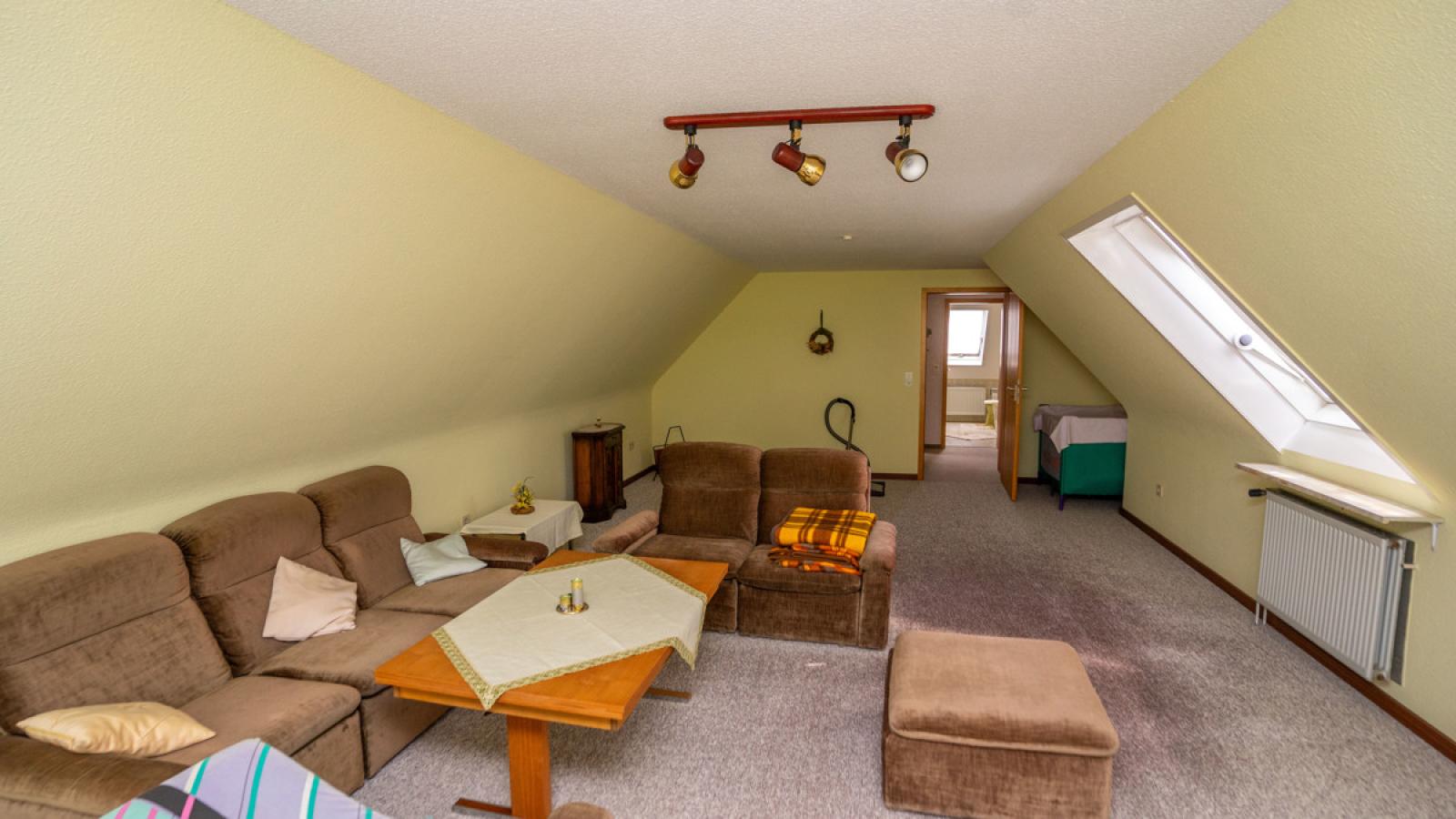 Wohnzimmer Anbau DG