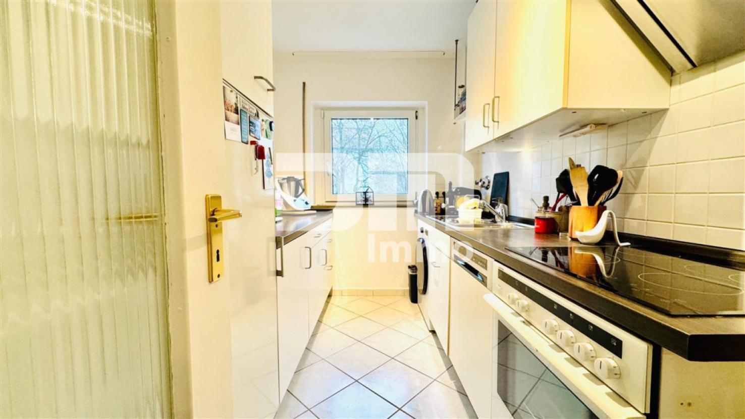 Küche mit Einbauküche