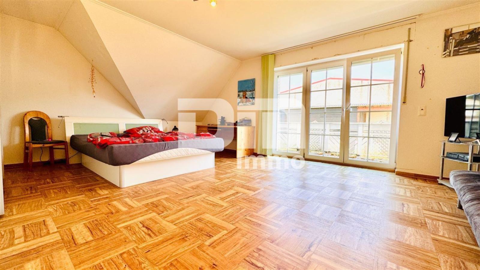 OG / DG Schlafzimmer / Zugang Balkon