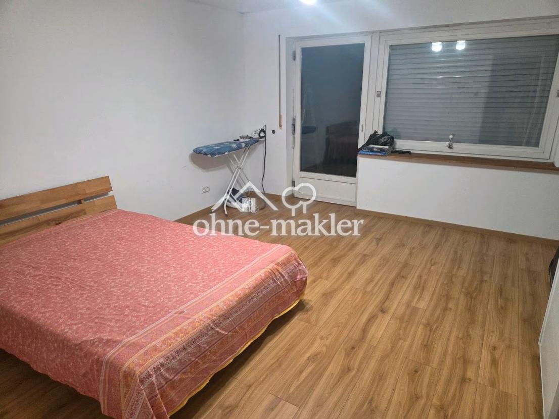 Schlafzimmer Eltern 1. OG