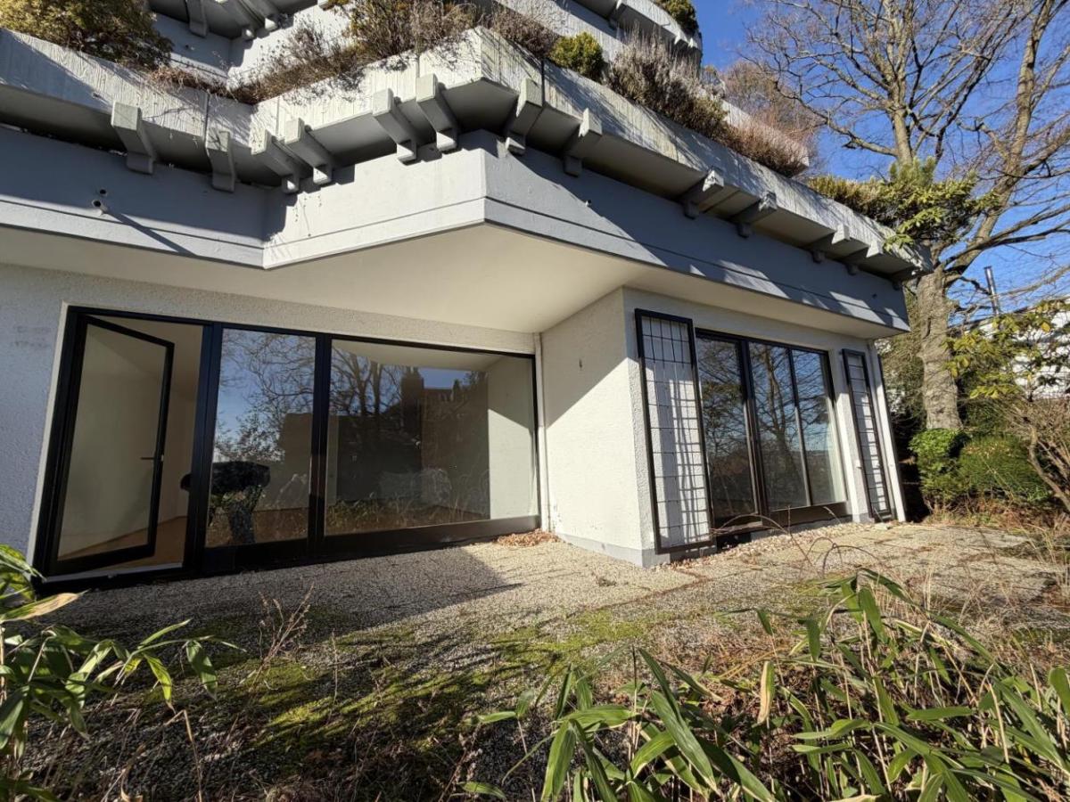 Wohnungsrückseite mit Fensterfronten