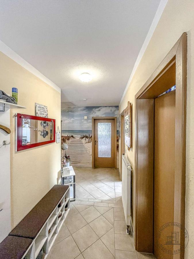 Flur mit Blick Wohnzimmer 