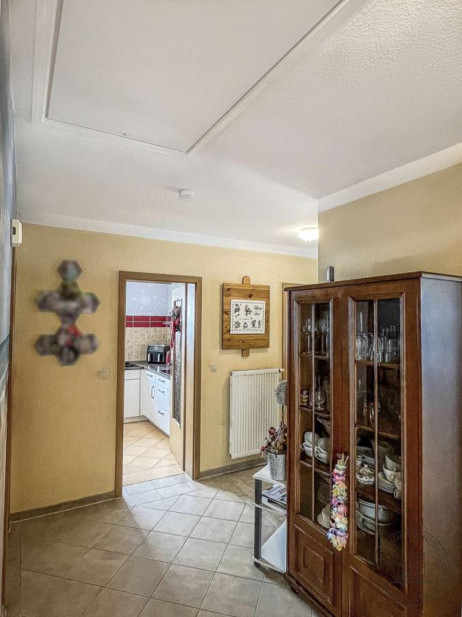 Flur mit Blick Küche 