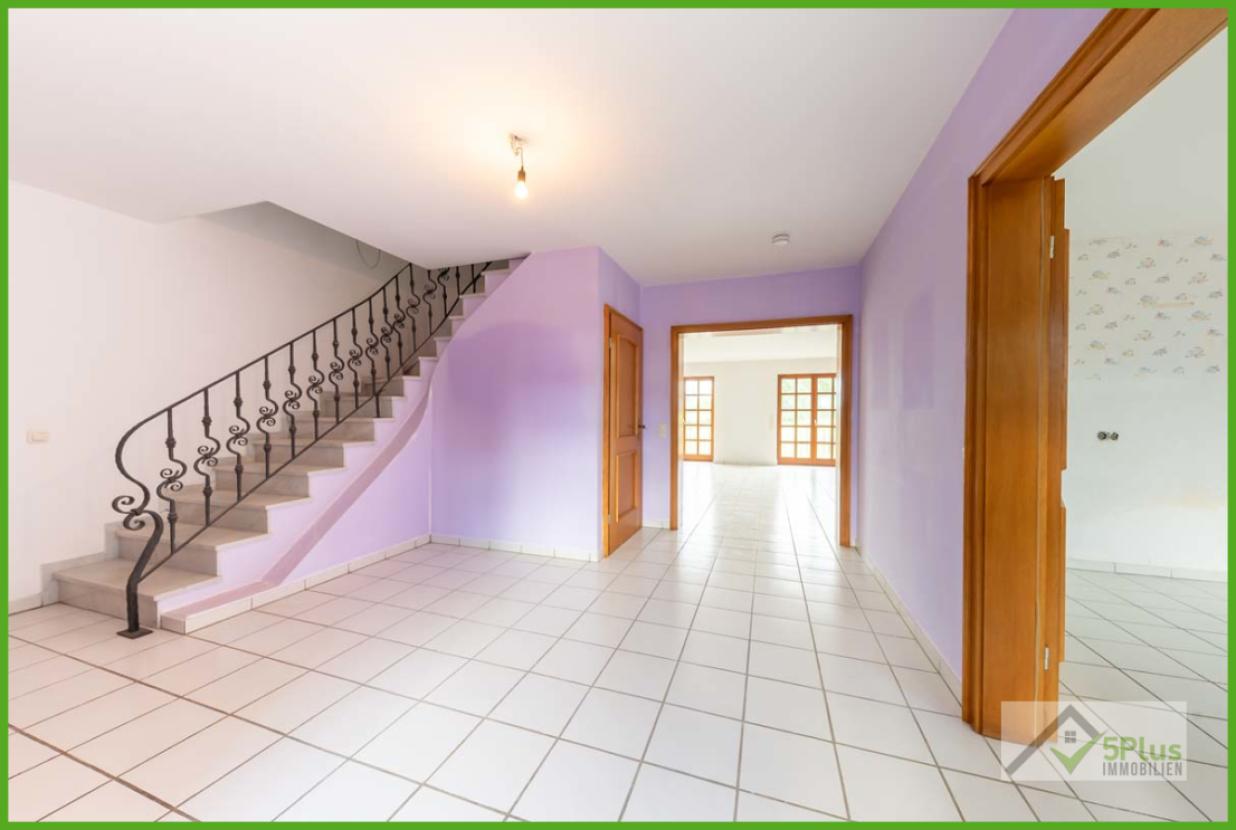 5Plus Immo Mietwohnung Eschweiler Bohler Heide Diele-Treppe EG