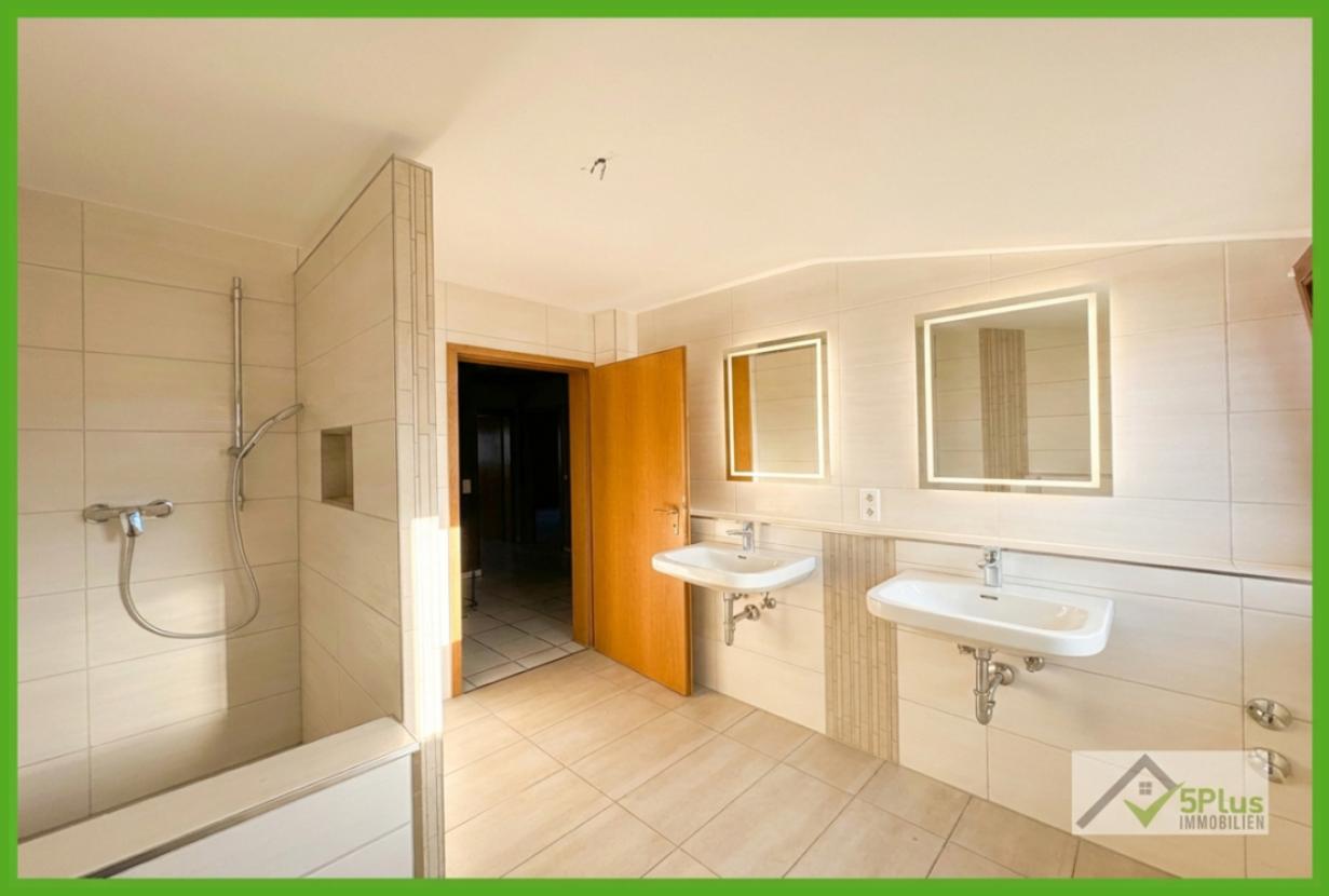 5Plus Immo Mietwohnung Eschweiler Bohler Heide Badezimmer OG