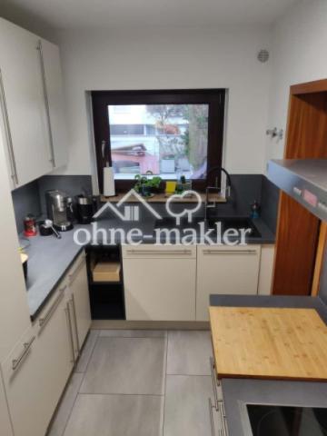 Küche mit Abstellkammer