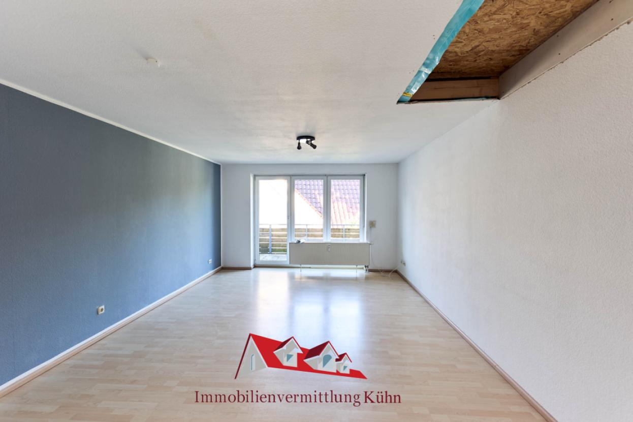 Wohnzimmer mit Dachbodenaufgang