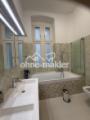 Badezimmer mit Badewanne