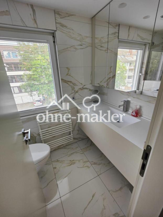 zweites Badezimmer oben