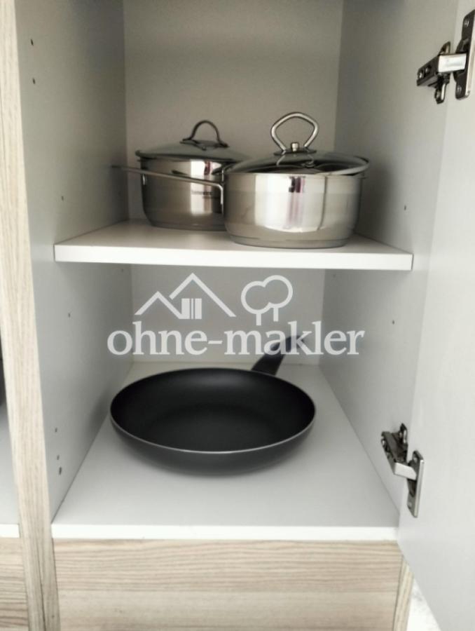 Pfannen und Töpfe vorhanden