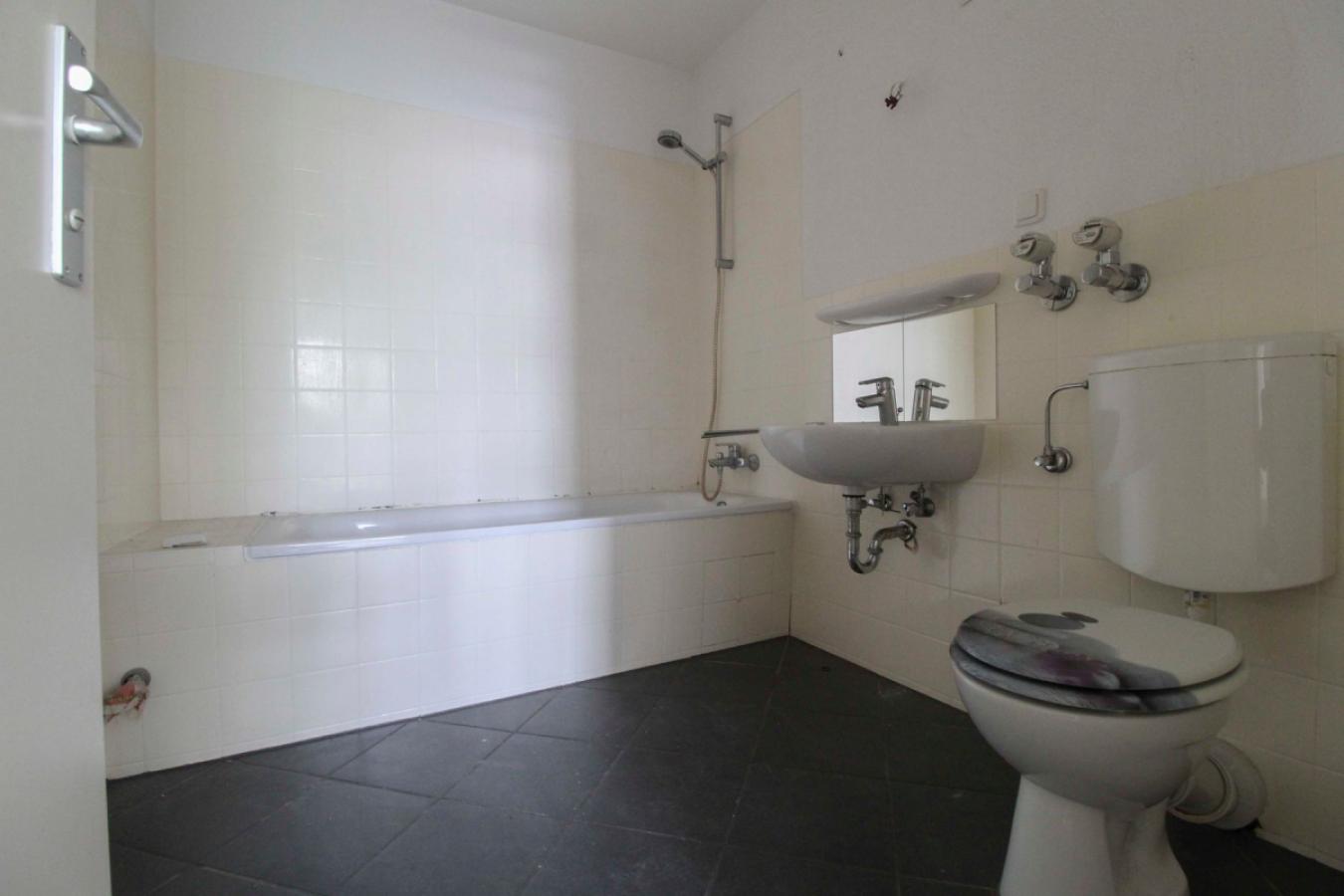 Badezimmer 4.OG links