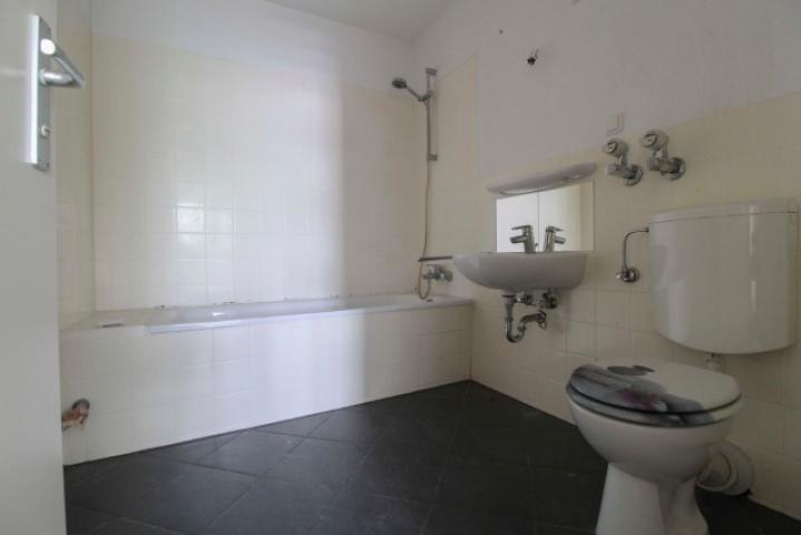 Badezimmer 4.OG links