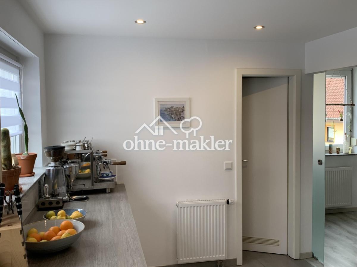 Küche mit Speisekammer