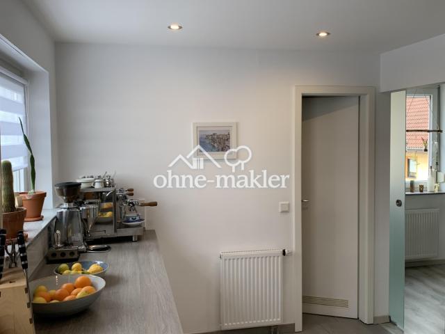 Küche mit Speisekammer