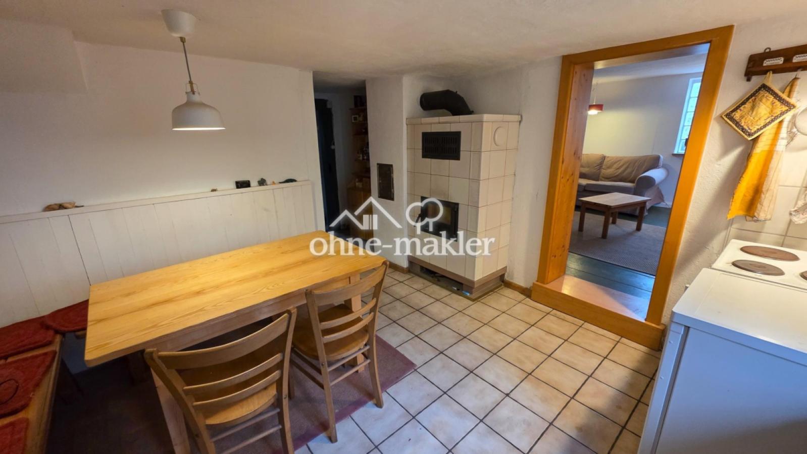 Haus 2 Küche mit Kachelofen