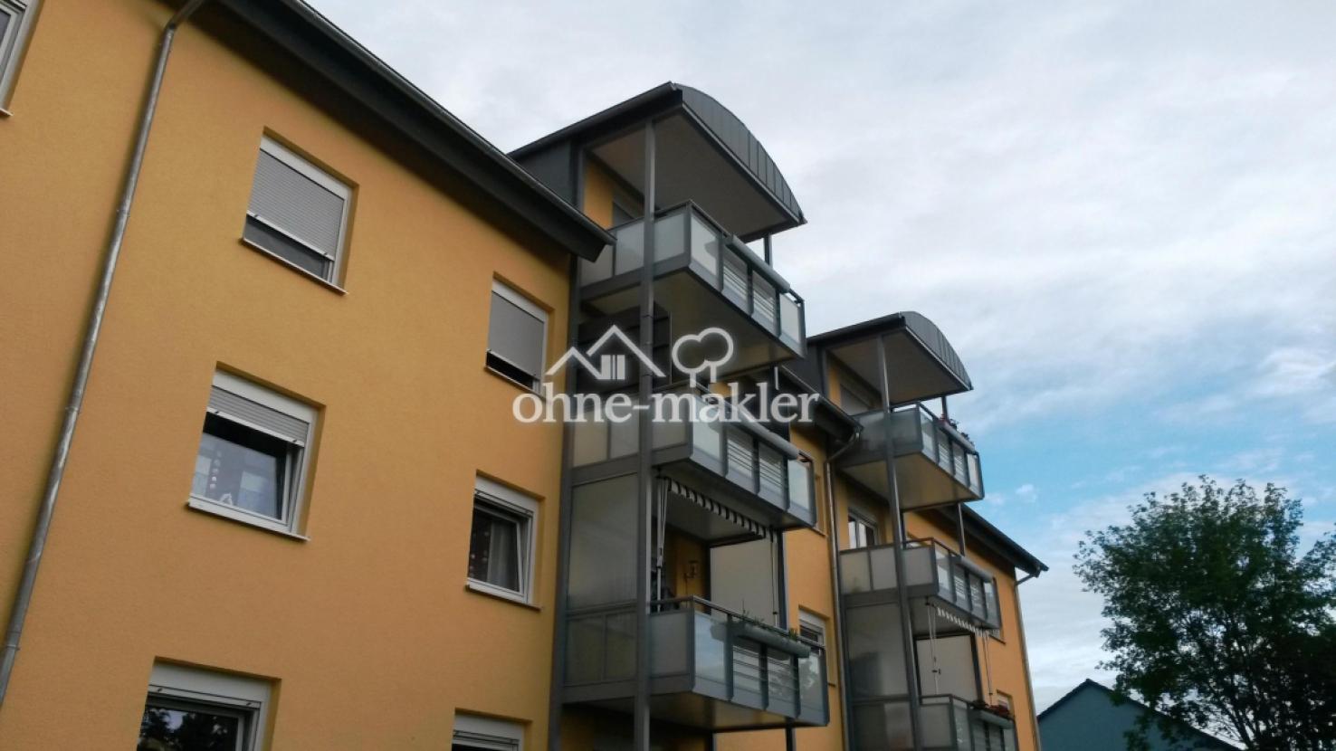 Balkon oben links überdacht