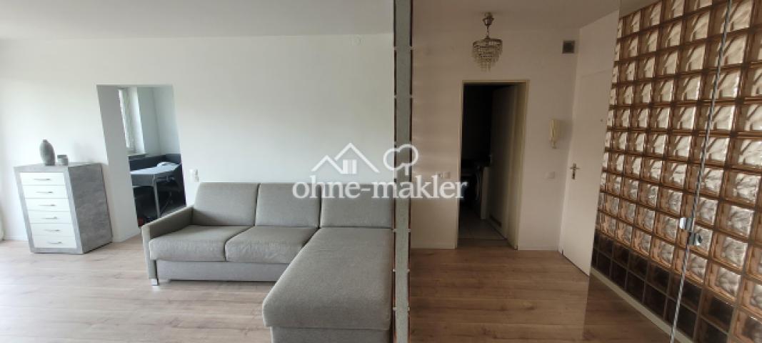 Schlaf-/ Wohnzimmer & Flur