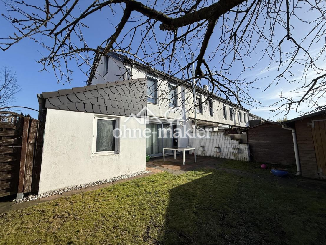 Garten mit Garage und Gartenh.