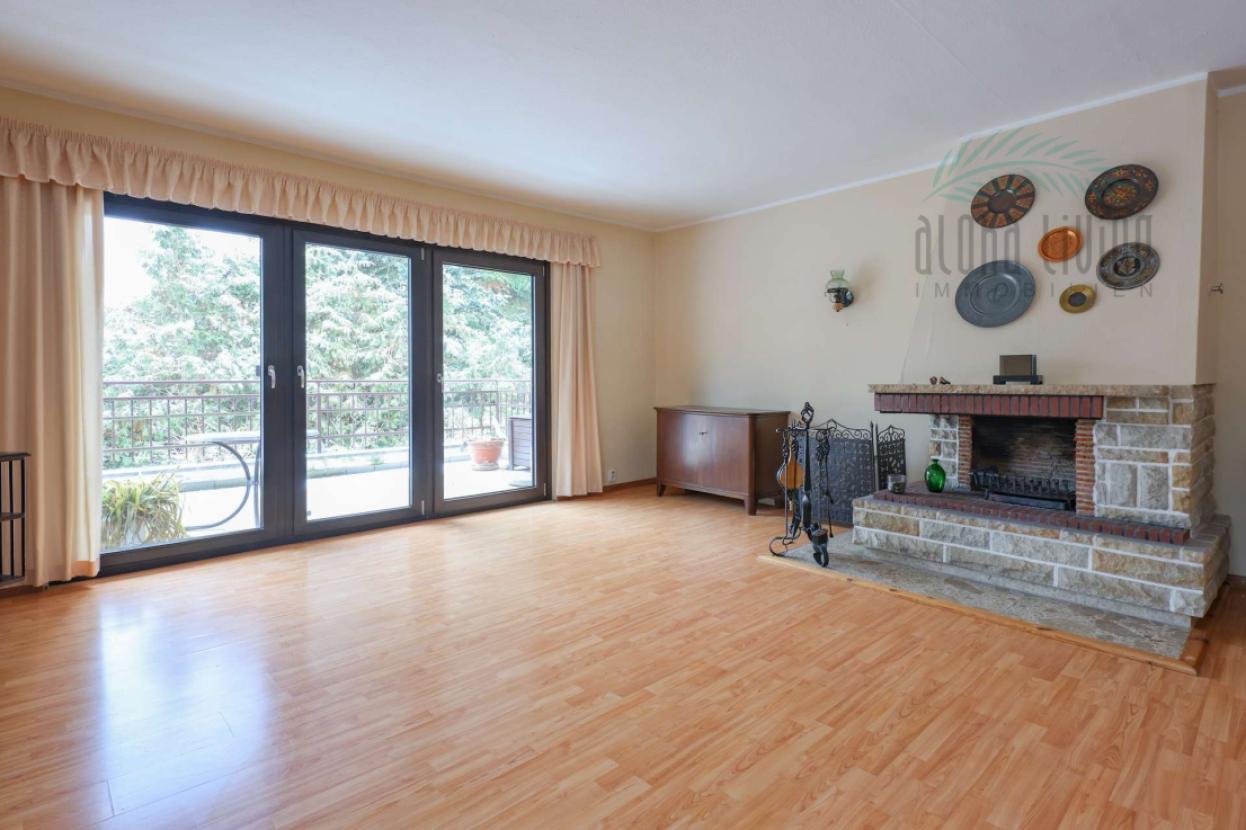 Wohnzimmer mit Kamin