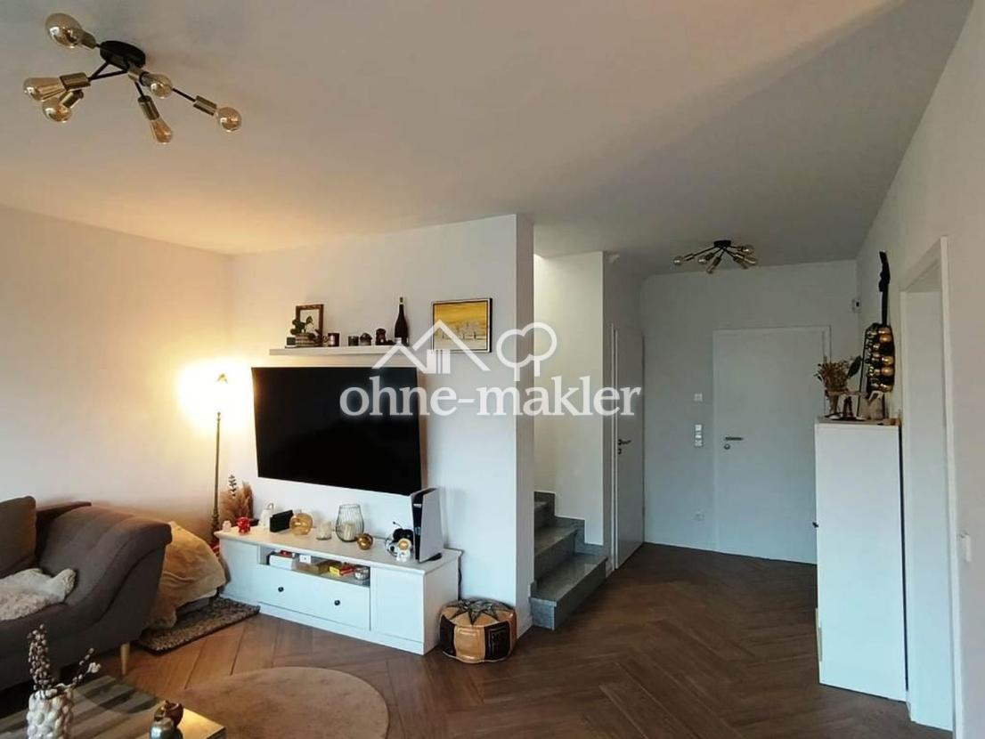 Blick auf Eingangstür/Treppe