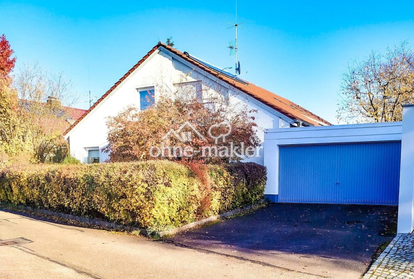 Doppelgarage mit Stellplätzen