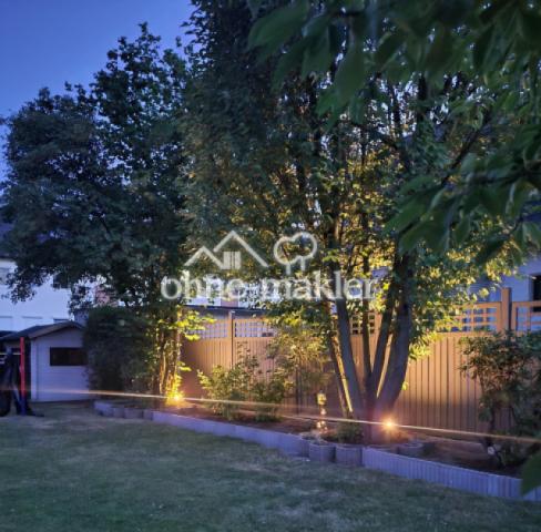 Garten mit Spielhaus