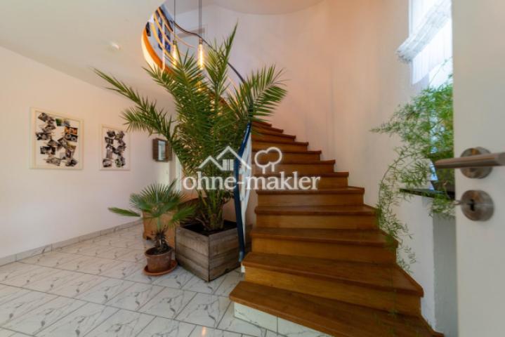 Flur EG mit Eichentreppe