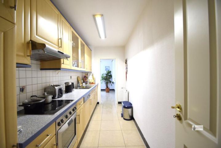 k-Langgestreckte Einbauküche