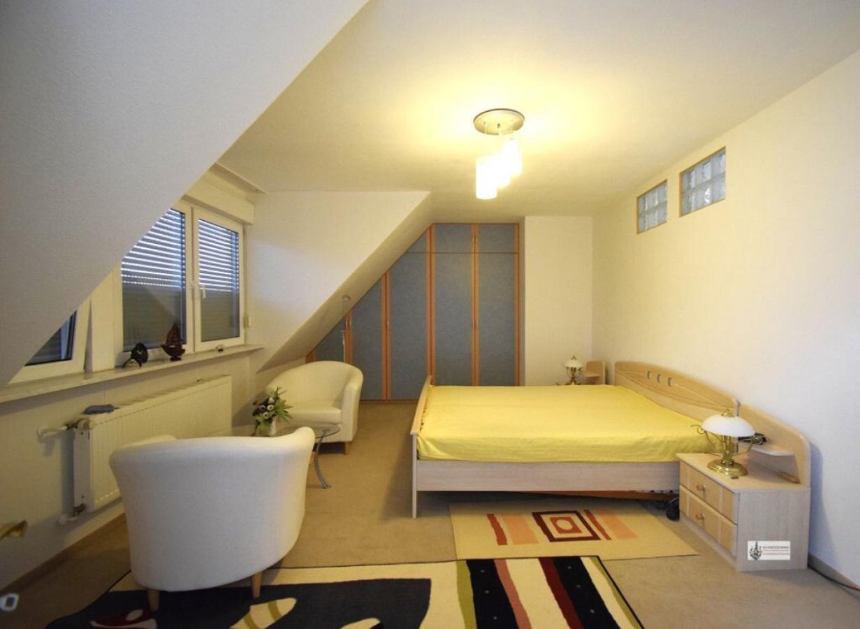 k-Schlafzimmer 3 mit Einbaukleiderschrank im OG