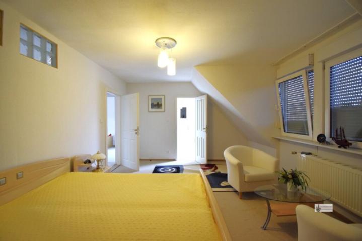 k-Schlafzimmer 3 mit eigenem Badzugang