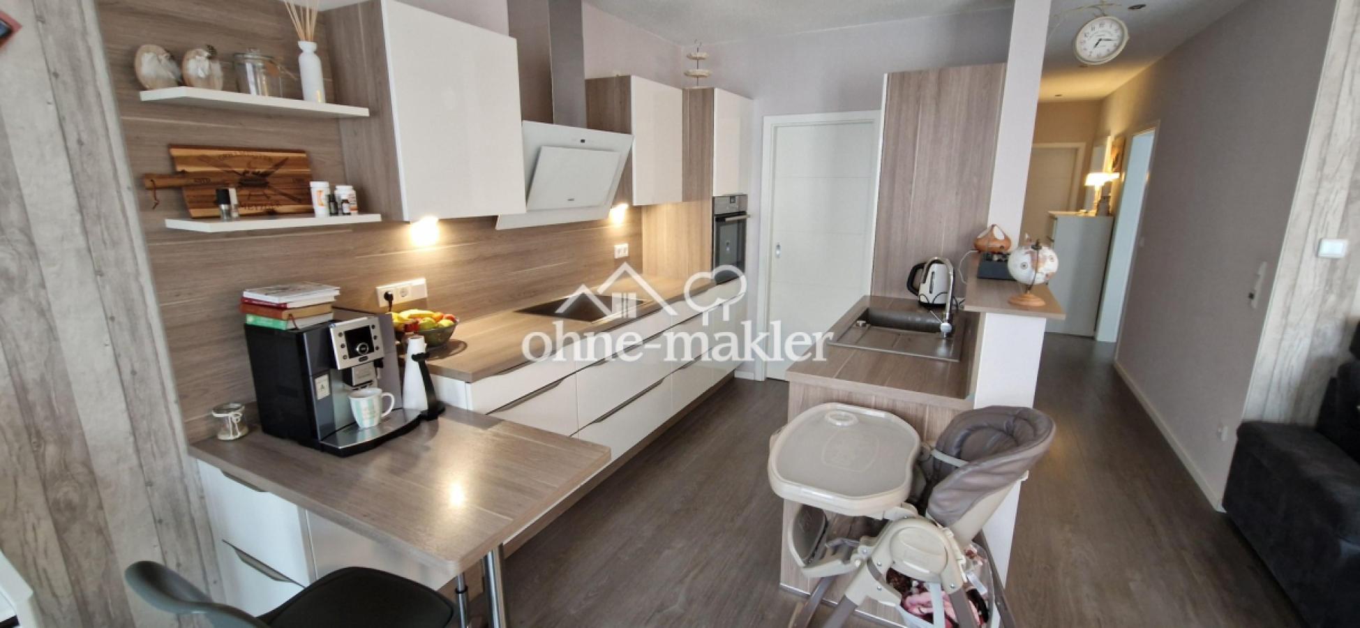 Küche, mit Abstellraum hinten