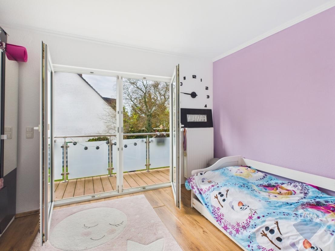 Zimmer mit Balkon