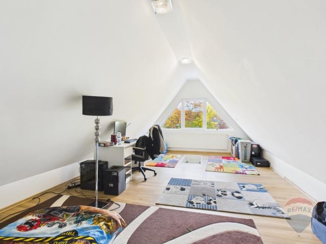 Zimmer ausgebautes DG