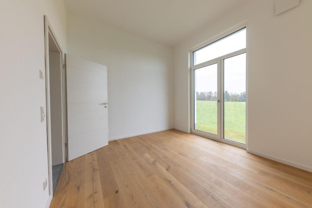 Schlafzimmer 1 mit Blick nach draußen