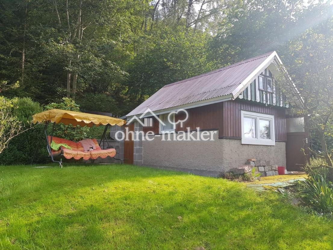 Gartenlaube mit Terrasse