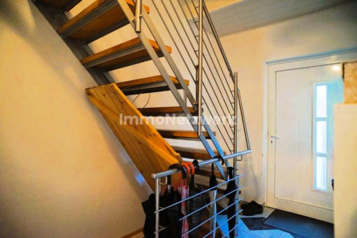 Flur und Treppe