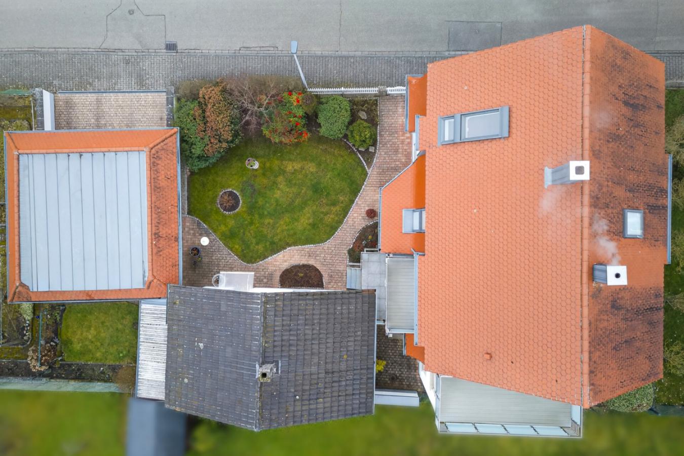 Ansicht Dach und Garten von oben