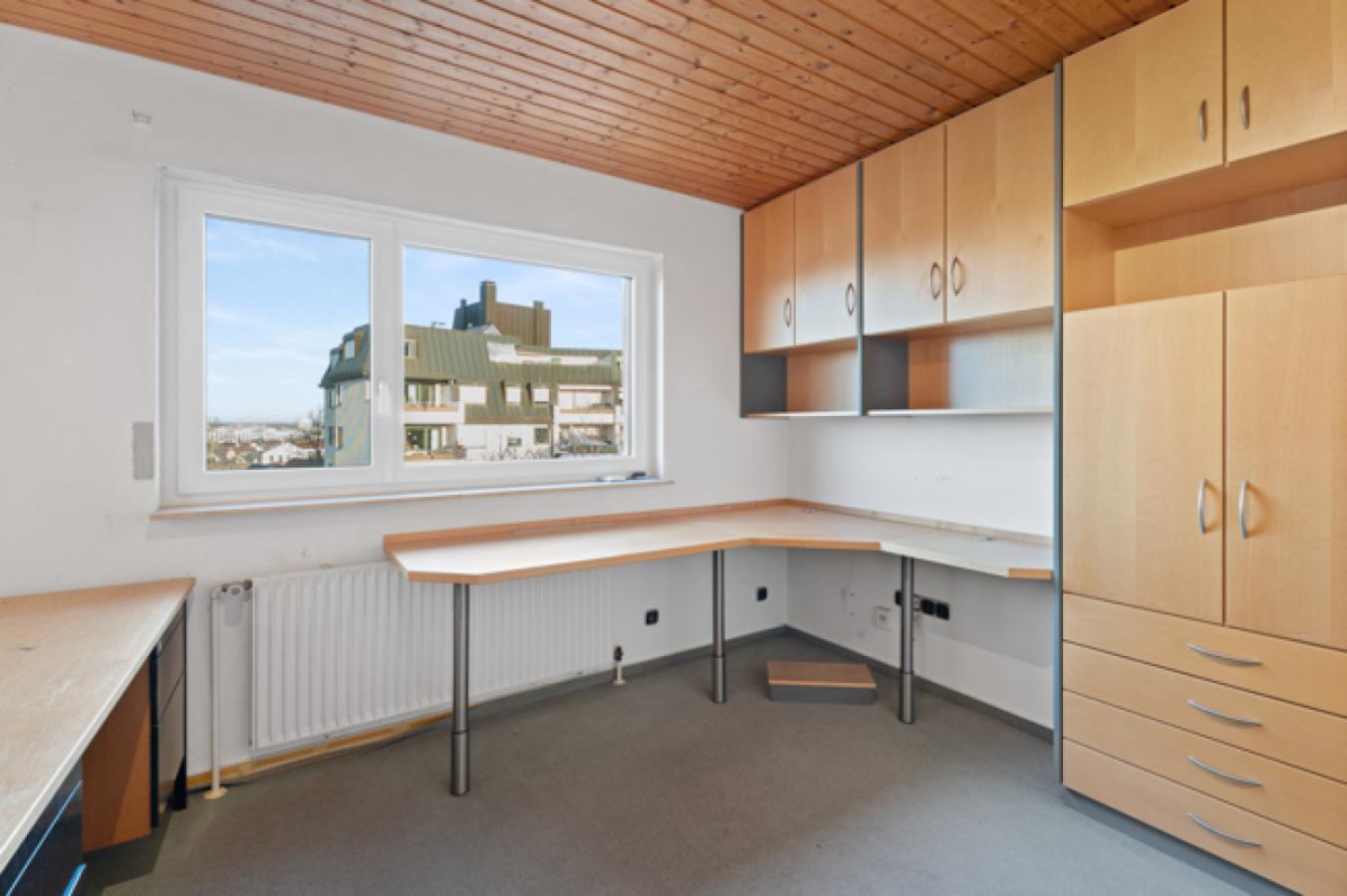 Büro_Klar strukturiert (OG)