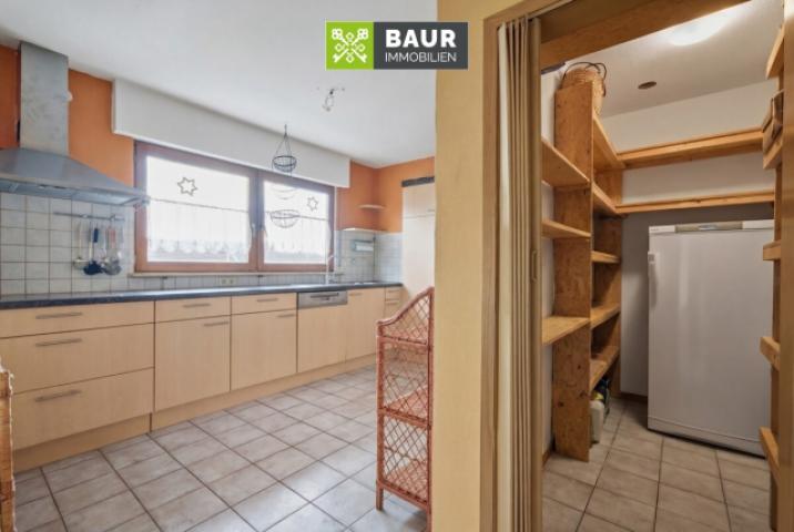 OG Küche mit Speisekammer