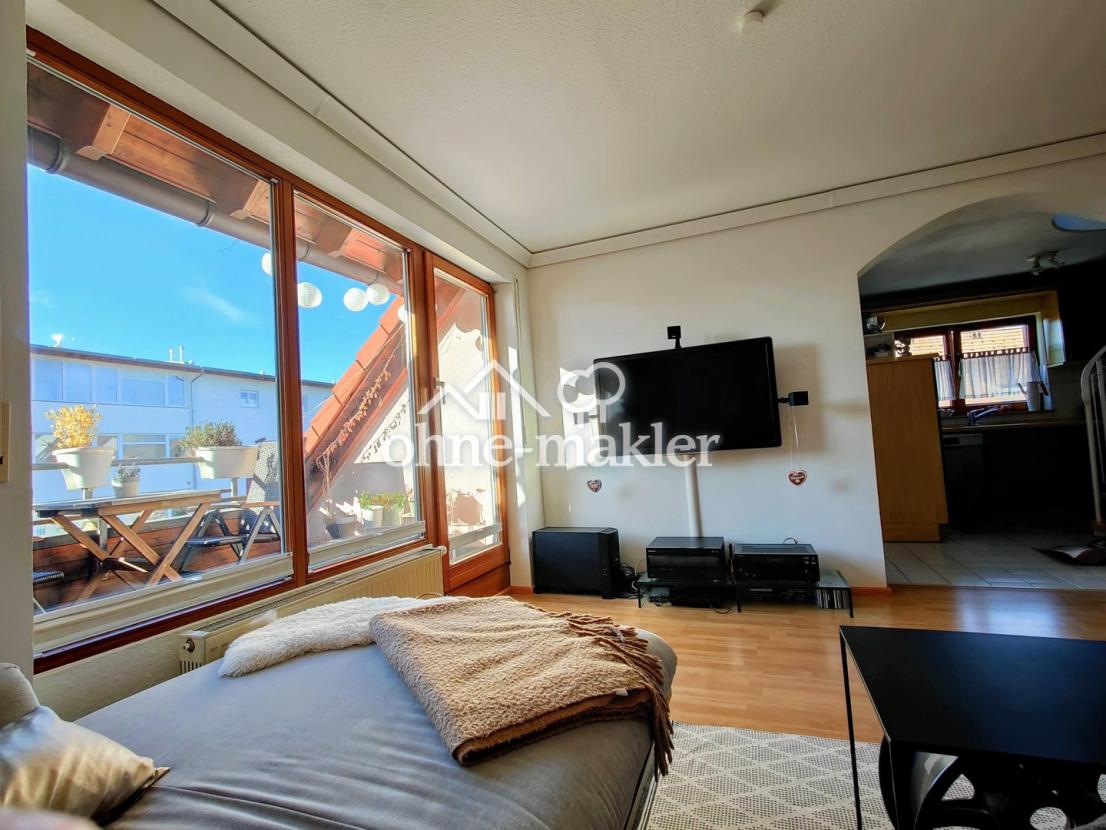 Lichtdurchflutetes Wohnzimmer