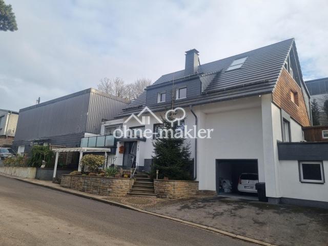 Wohnhaus &n Lagerhalle Außenan