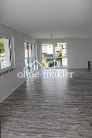 Wohnzimmer mit offener Küche